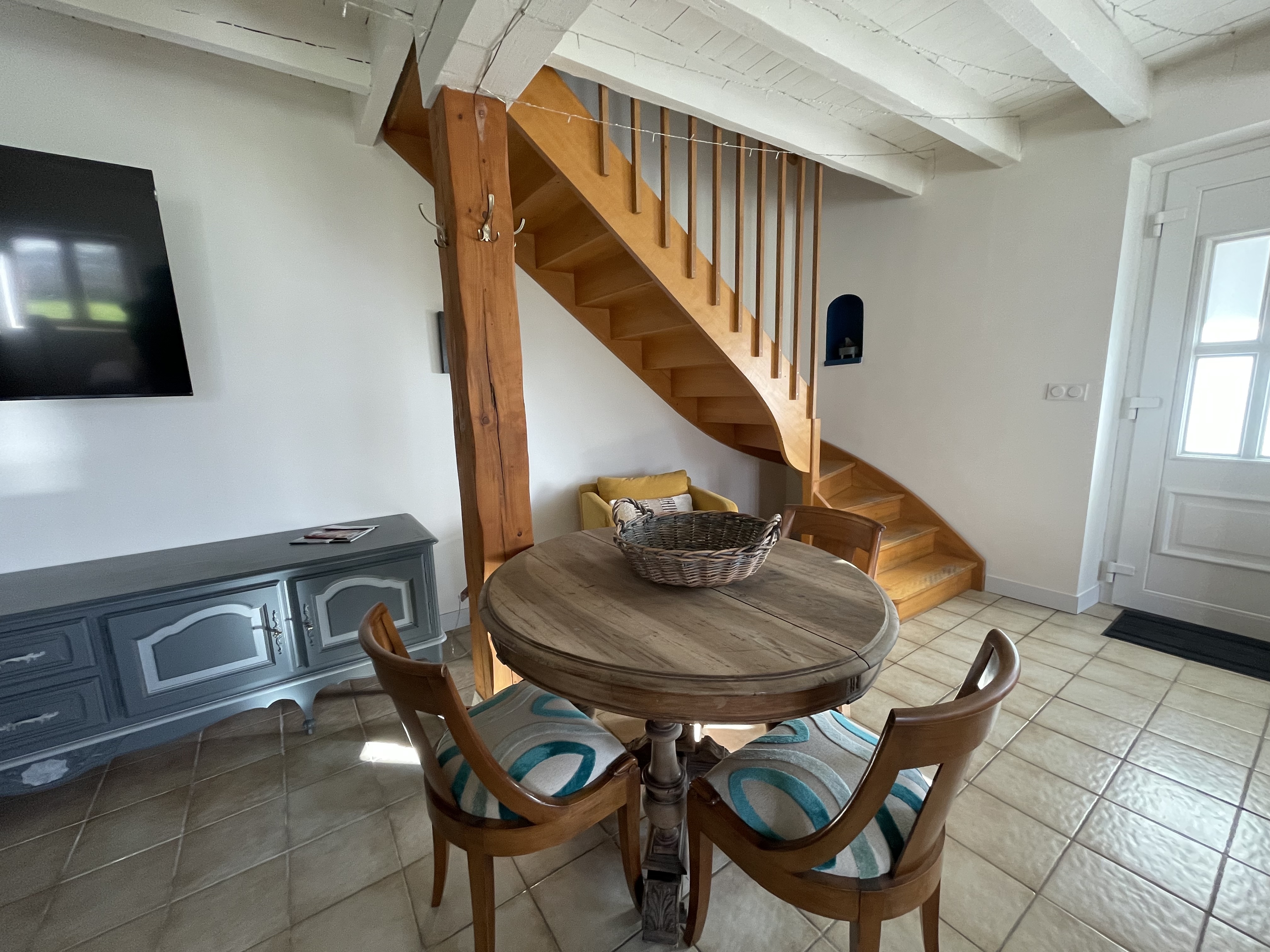 Bee on the Tree - Discover our cottage