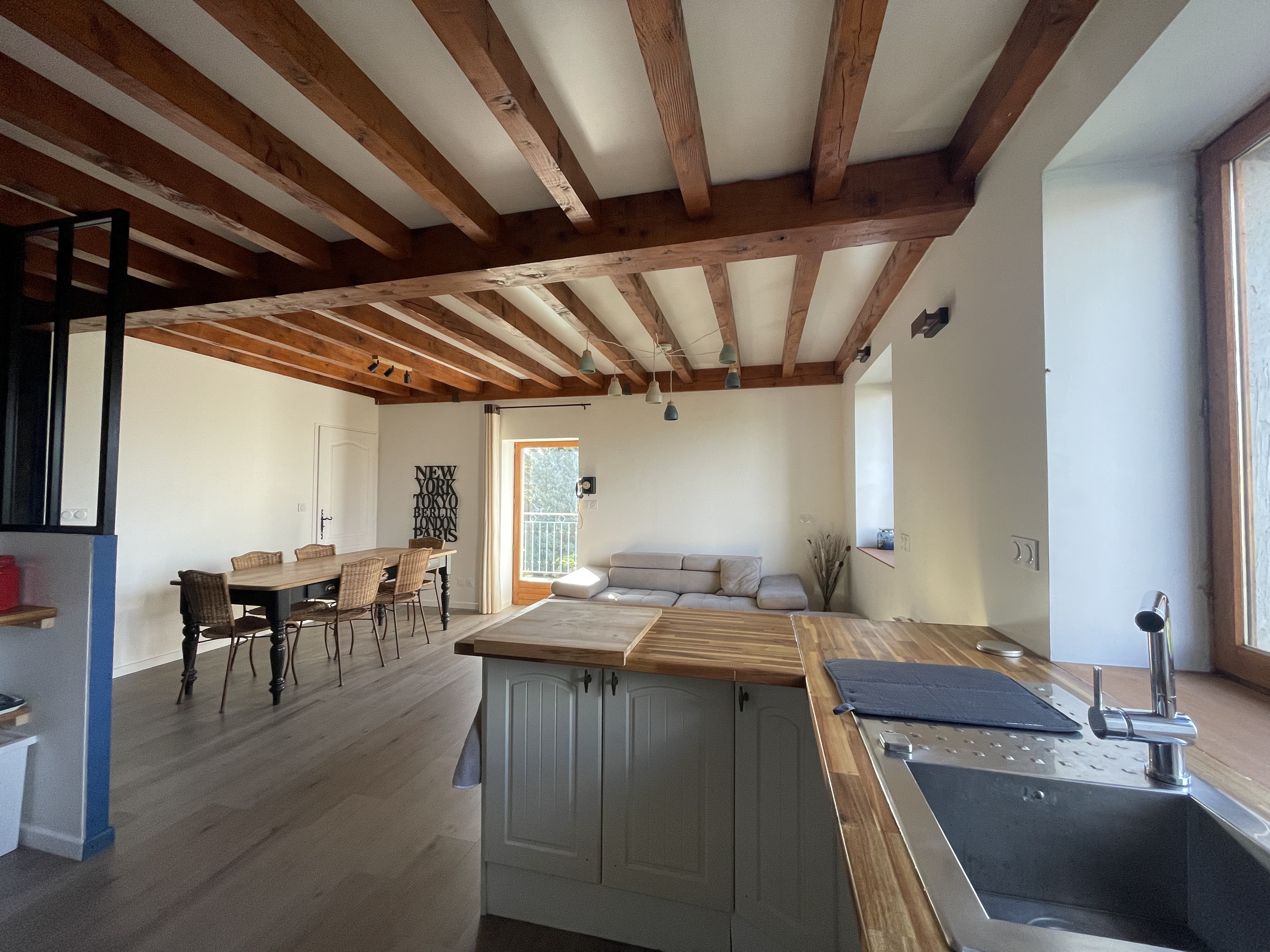 Bee on the Tree - Discover our cottage