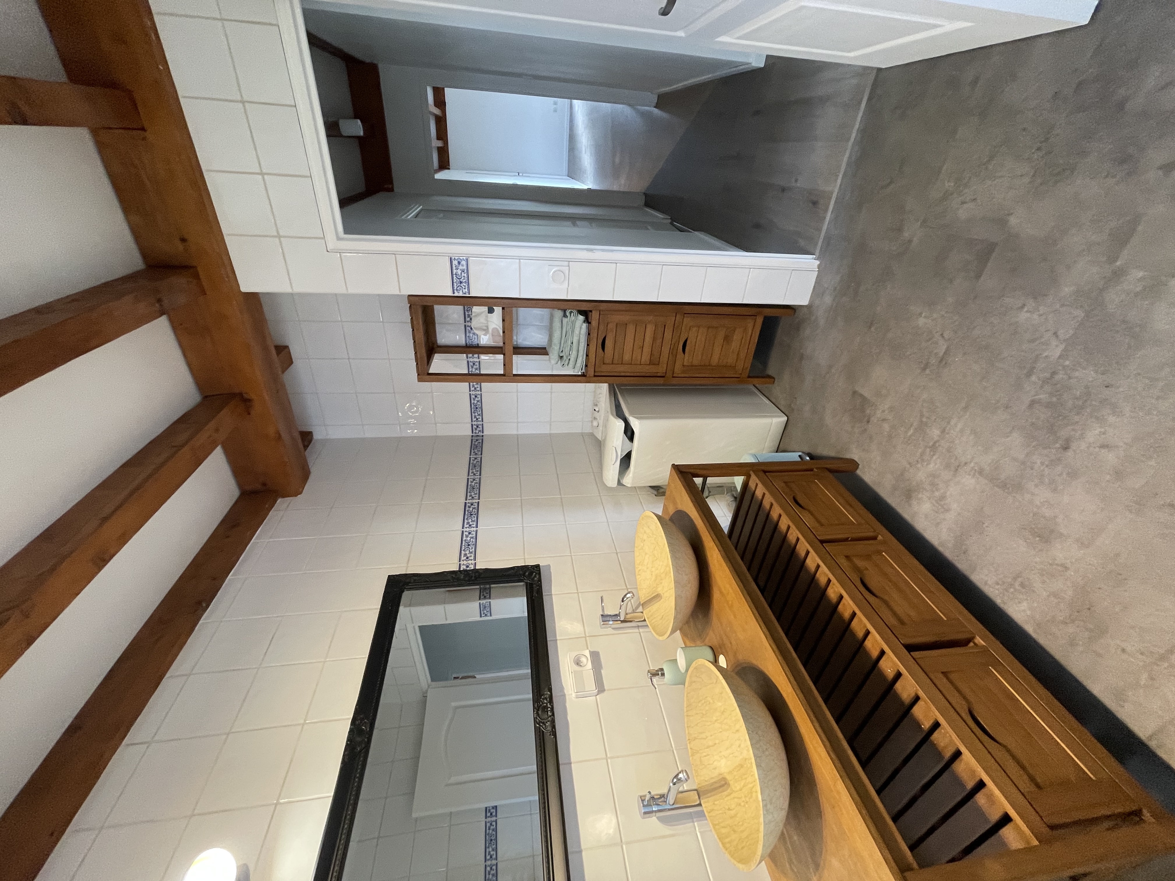 Bee on the Tree - Discover our cottage