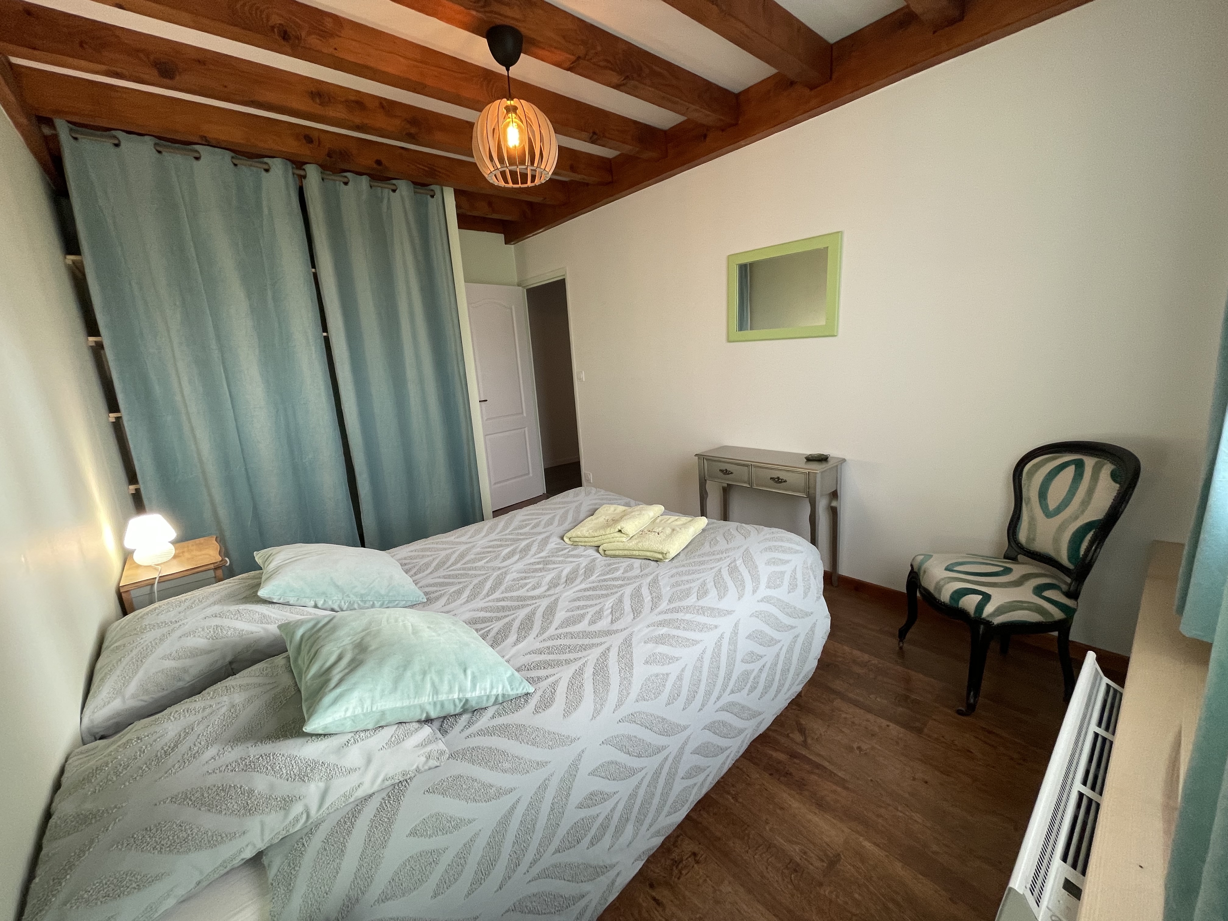 Bee on the Tree - Discover our cottage