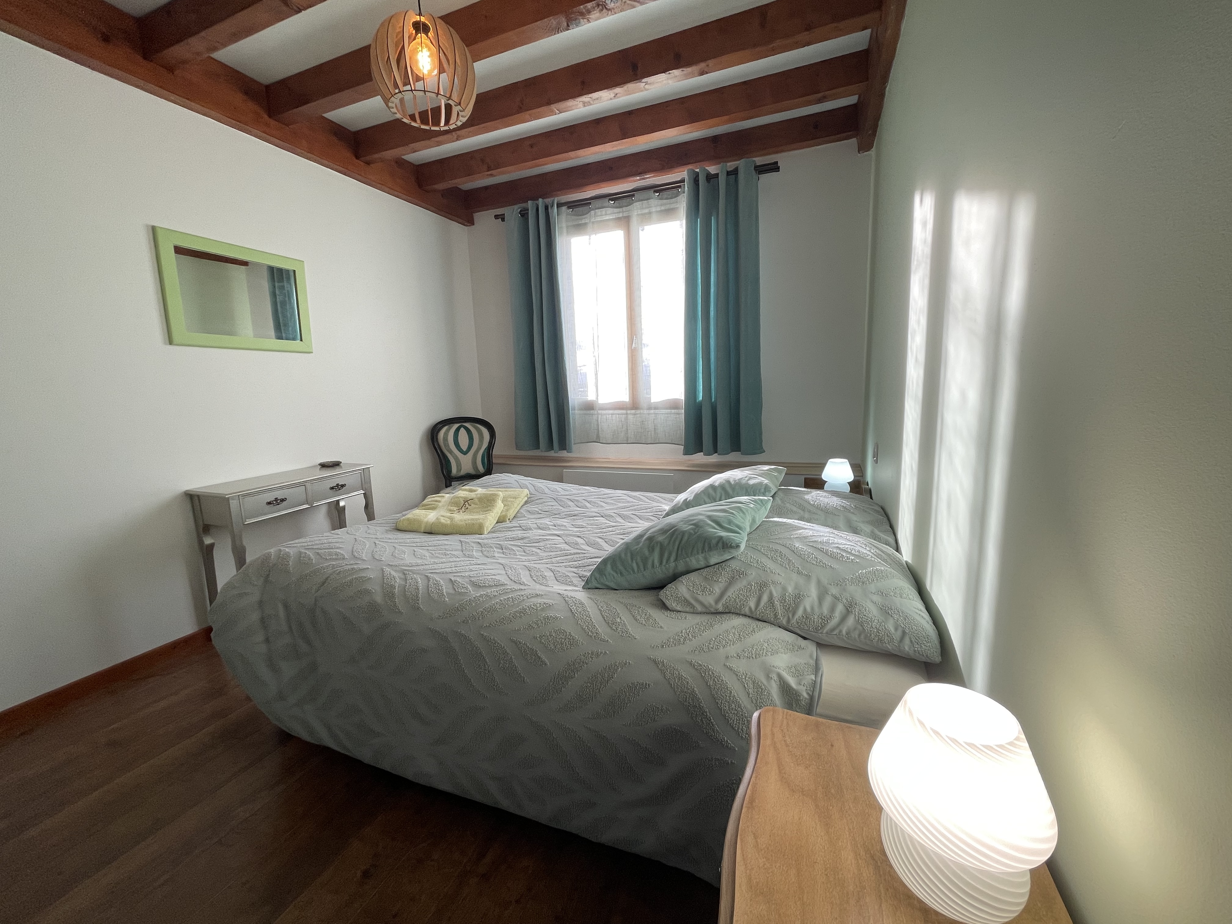 Bee on the Tree - Discover our cottage