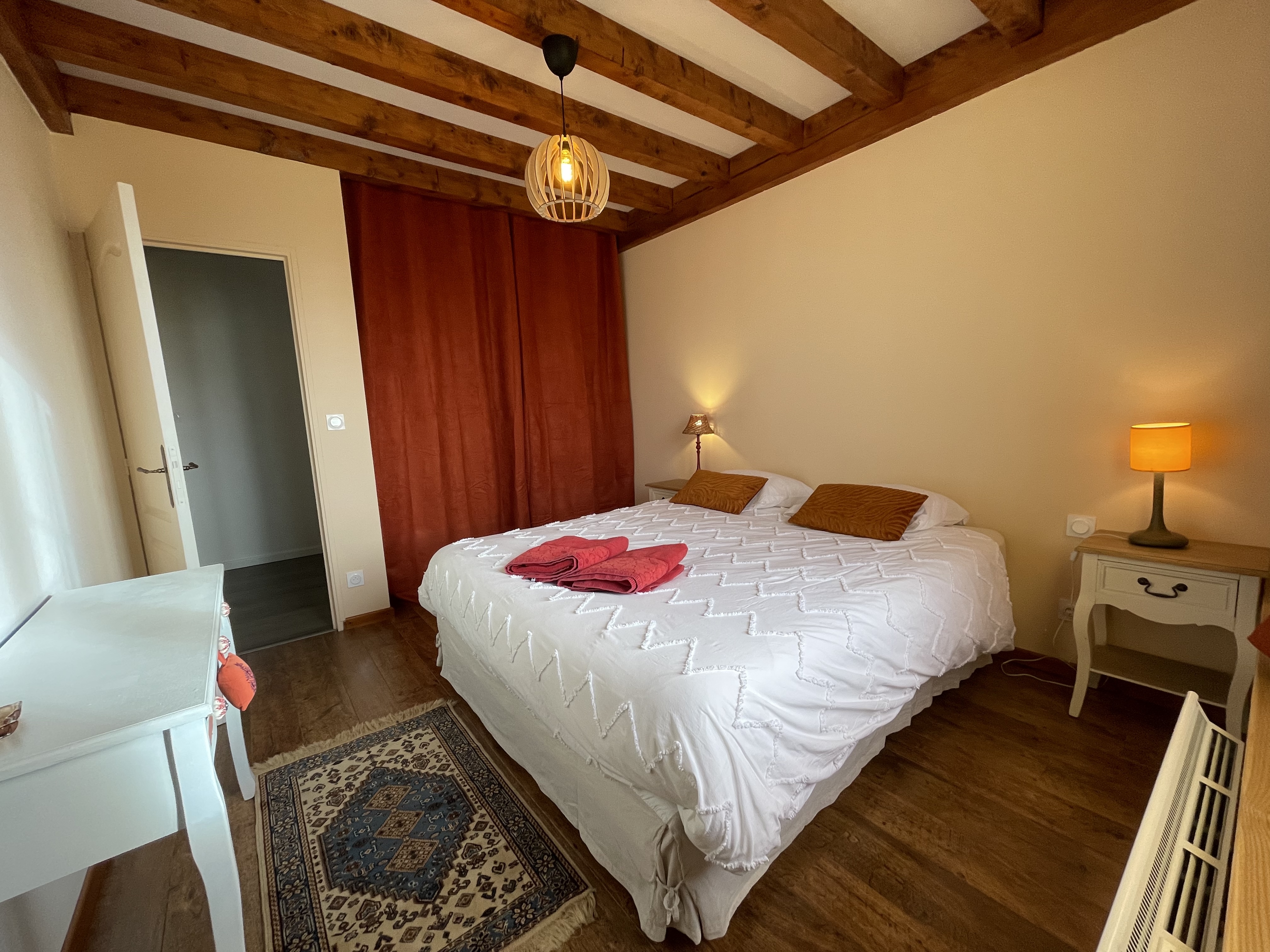 Bee on the Tree - Discover our cottage