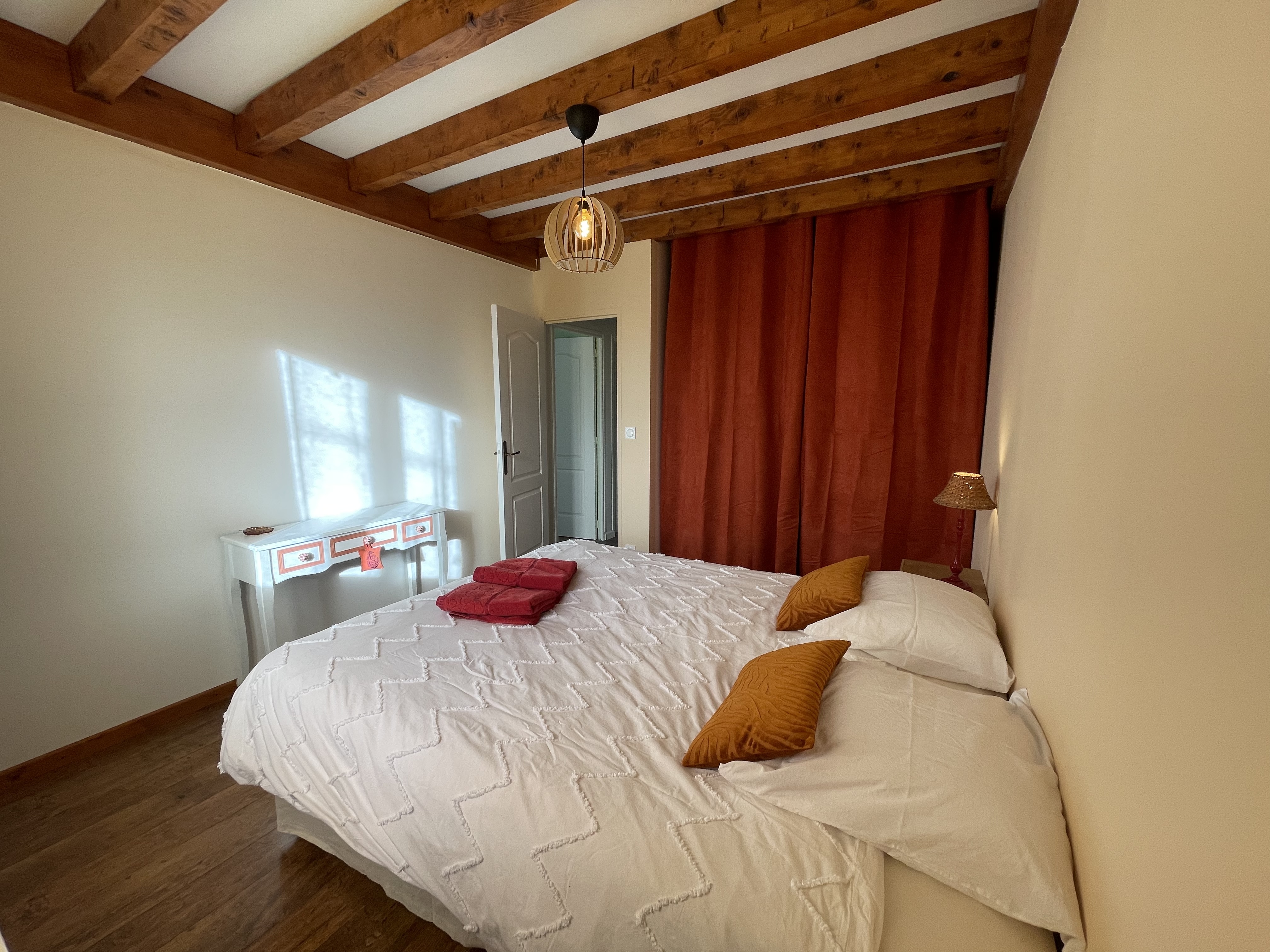 Bee on the Tree - Discover our cottage