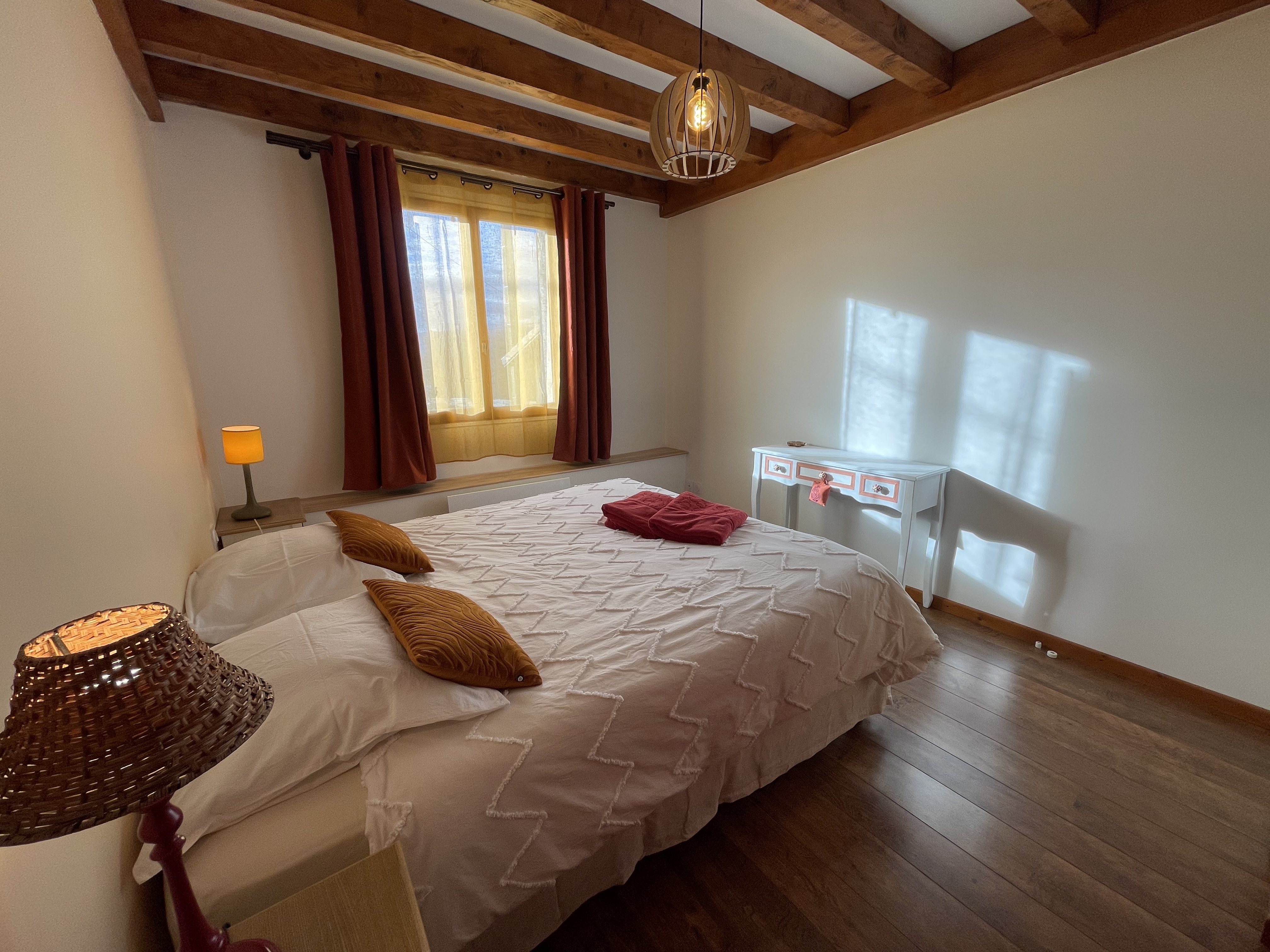 Bee on the Tree - Discover our cottage